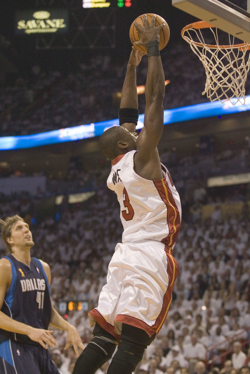 米兰体育APP-贝弗利：抛开生涯只比较巅峰高度 06韦德各项数据都比不上18哈登